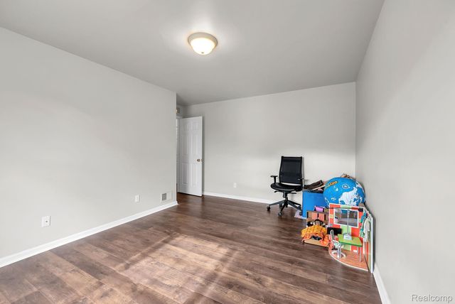 20654 DUNHAM Road, Clinton Charter Township, MI 48038