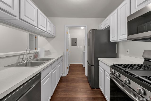 20654 DUNHAM Road, Clinton Charter Township, MI 48038