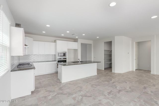 8529 S 67th Drive, Laveen, AZ 85339