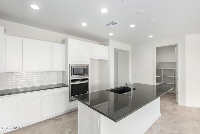 8529 S 67th Drive, Laveen, AZ 85339