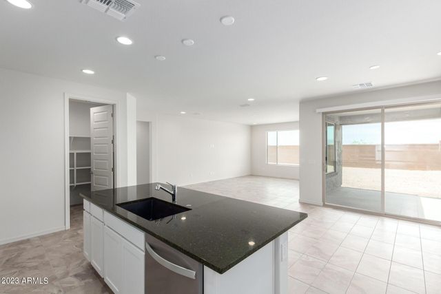 8529 S 67th Drive, Laveen, AZ 85339