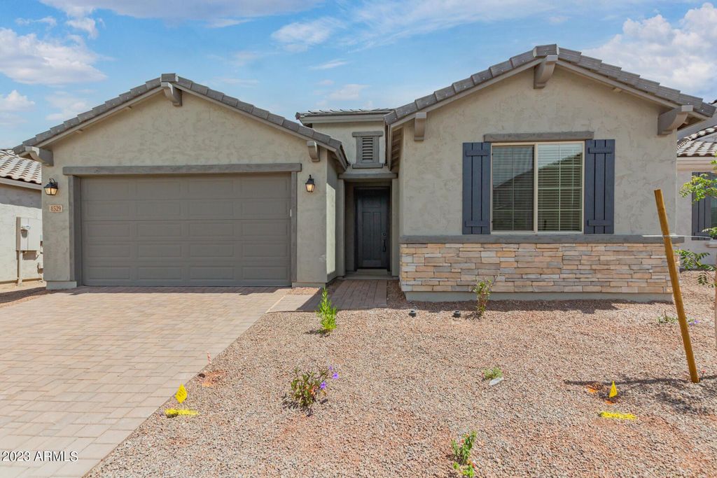 8529 S 67th Drive, Laveen, AZ 85339