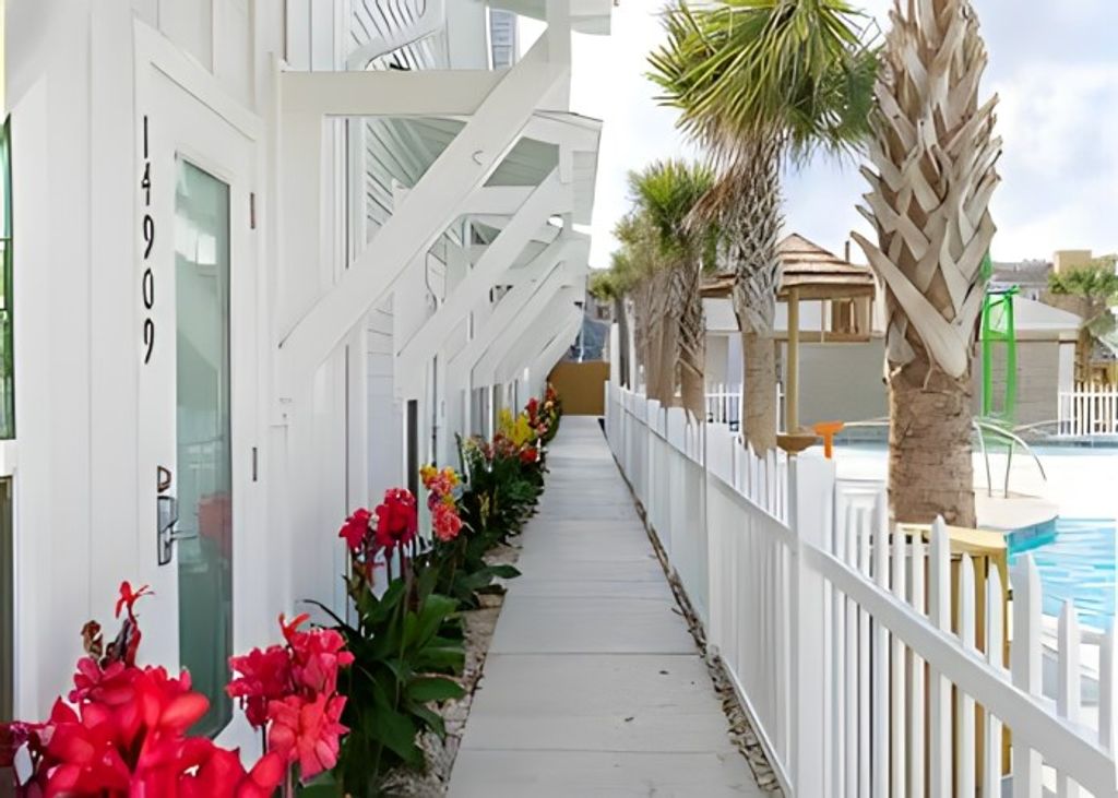 14924 Smugglers Cove Dr, Corpus Christi, TX 78418 — photo 2
