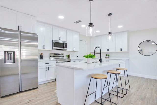 2115 LAKE HOLLOWAY BOULEVARD, Lakeland, FL 33801