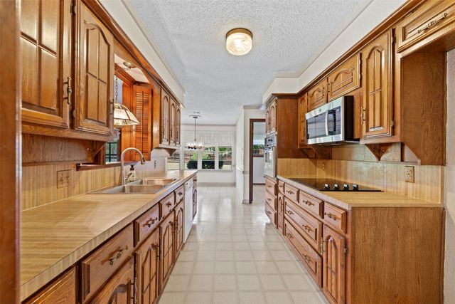 903 Green Rock Drive, Duncanville, TX 75137