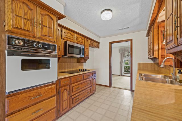 903 Green Rock Drive, Duncanville, TX 75137