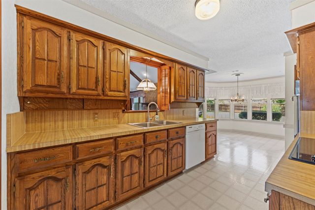 903 Green Rock Drive, Duncanville, TX 75137