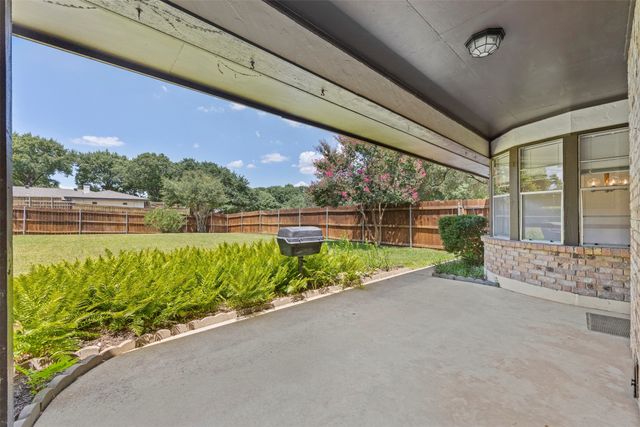 903 Green Rock Drive, Duncanville, TX 75137