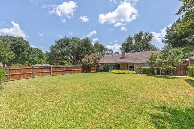 903 Green Rock Drive, Duncanville, TX 75137