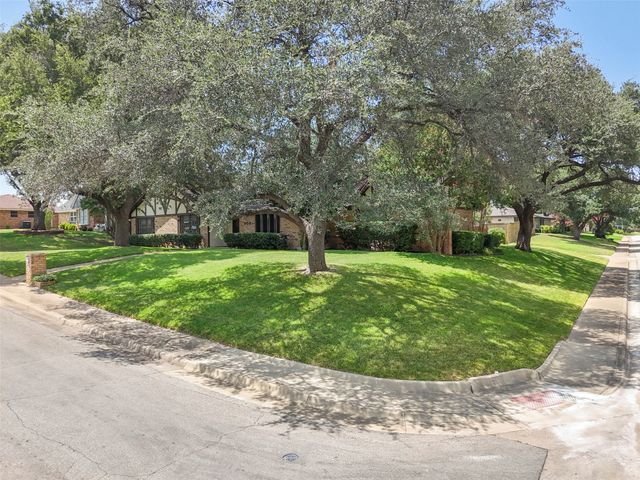 903 Green Rock Drive, Duncanville, TX 75137