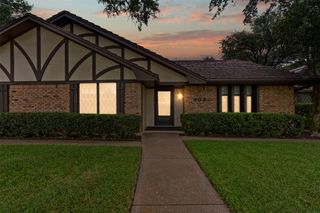 903 Green Rock Drive, Duncanville, TX 75137