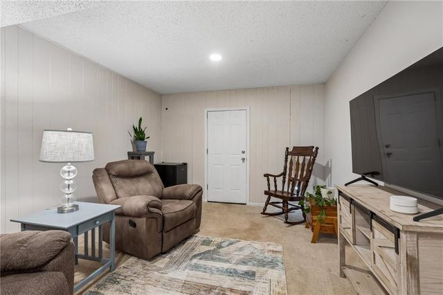 1605 NE 62nd Terrace, Gladstone, MO 64118