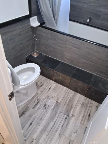 1040 Cedar Avenue 2, Long Beach, CA 90813