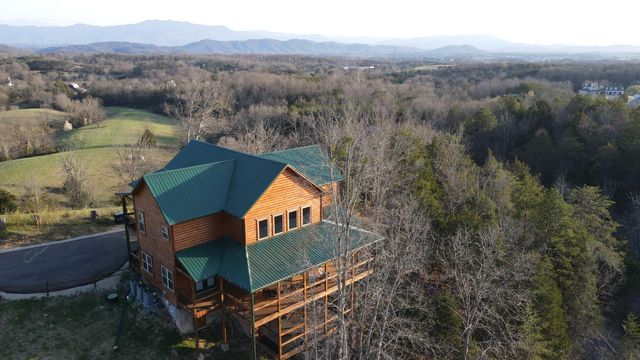 2124 Megan Ridge Drive, Sevierville, TN 37876