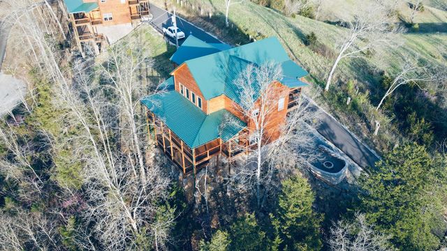 2124 Megan Ridge Drive, Sevierville, TN 37876