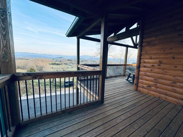 2124 Megan Ridge Drive, Sevierville, TN 37876