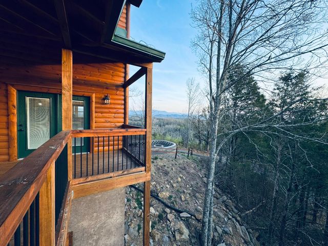 2124 Megan Ridge Drive, Sevierville, TN 37876