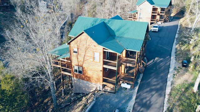 2124 Megan Ridge Drive, Sevierville, TN 37876