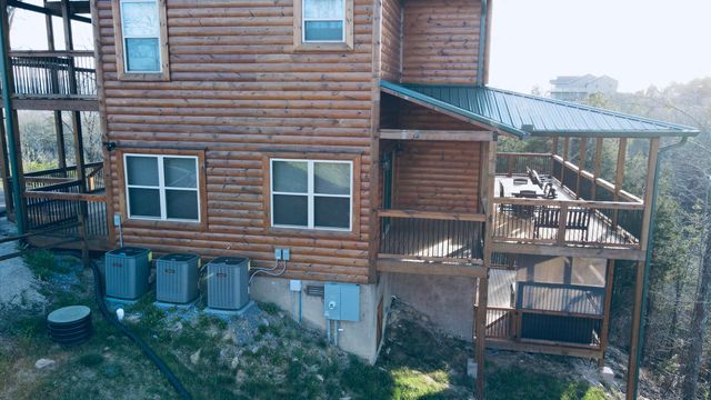 2124 Megan Ridge Drive, Sevierville, TN 37876