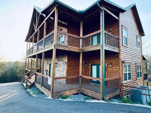 2124 Megan Ridge Drive, Sevierville, TN 37876