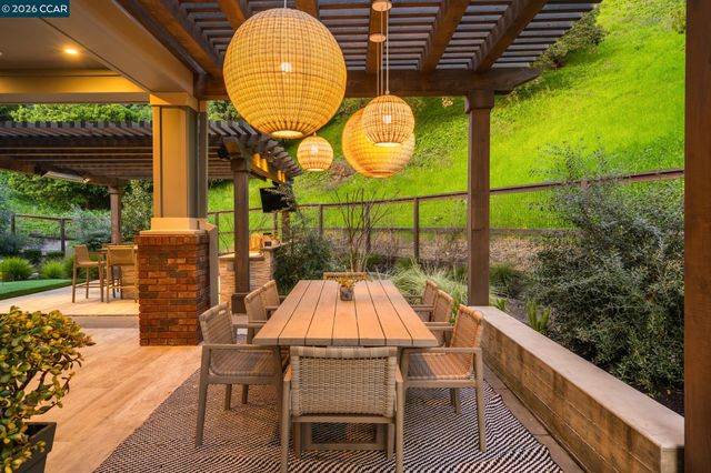 401 Legacy Dr, Alamo, CA 94507