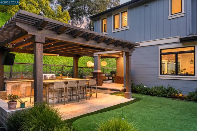 401 Legacy Dr, Alamo, CA 94507