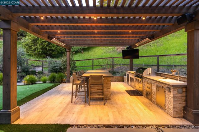 401 Legacy Dr, Alamo, CA 94507