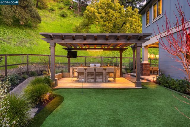 401 Legacy Dr, Alamo, CA 94507