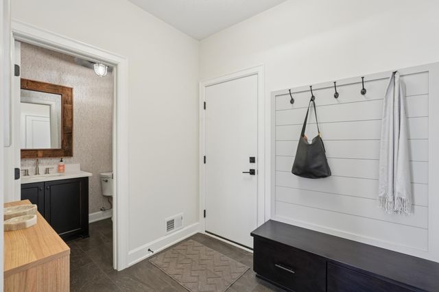 11729 Azure Circle, Inver Grove Heights, MN 55077