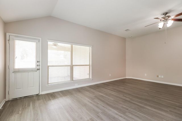 603 Lake View Drive, Montgomery, TX 77356