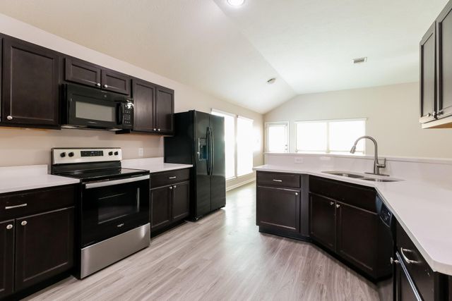 603 Lake View Drive, Montgomery, TX 77356