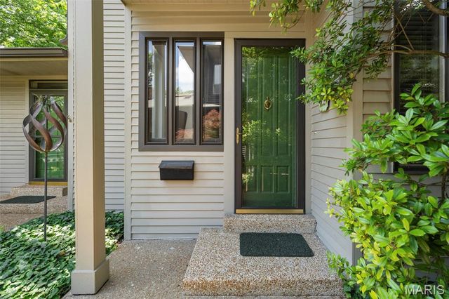 149 N Hanley Road, University City, MO 63105