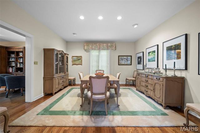 149 N Hanley Road, University City, MO 63105