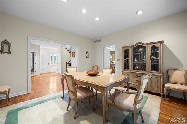 149 N Hanley Road, University City, MO 63105