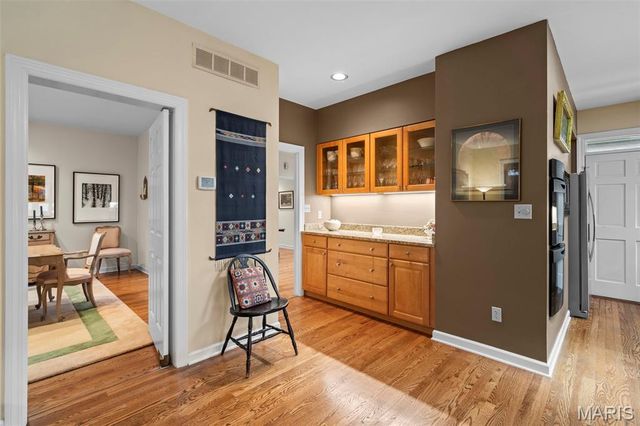 149 N Hanley Road, University City, MO 63105
