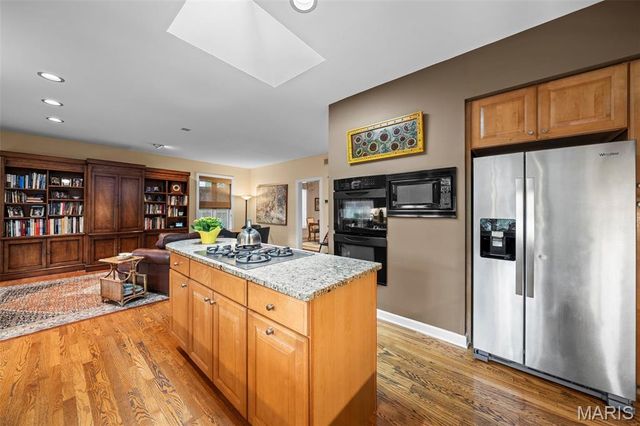 149 N Hanley Road, University City, MO 63105