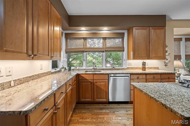 149 N Hanley Road, University City, MO 63105