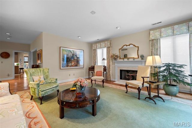 149 N Hanley Road, University City, MO 63105
