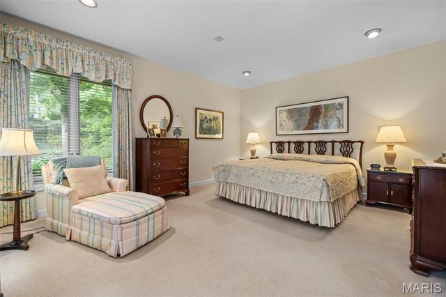 149 N Hanley Road, University City, MO 63105