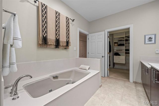 149 N Hanley Road, University City, MO 63105