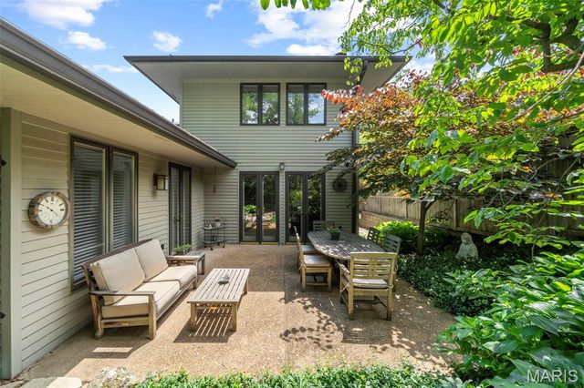 149 N Hanley Road, University City, MO 63105