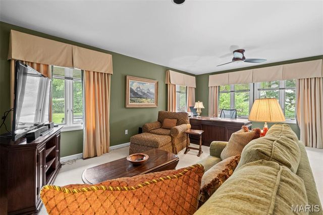 149 N Hanley Road, University City, MO 63105