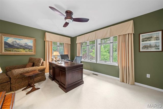 149 N Hanley Road, University City, MO 63105