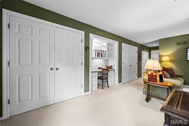 149 N Hanley Road, University City, MO 63105