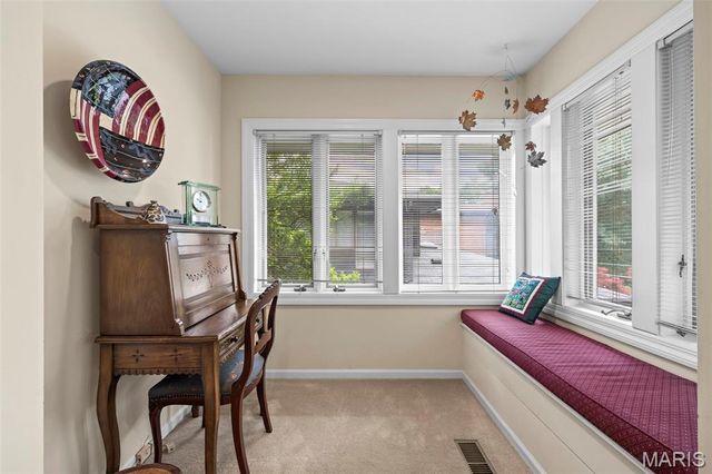 149 N Hanley Road, University City, MO 63105
