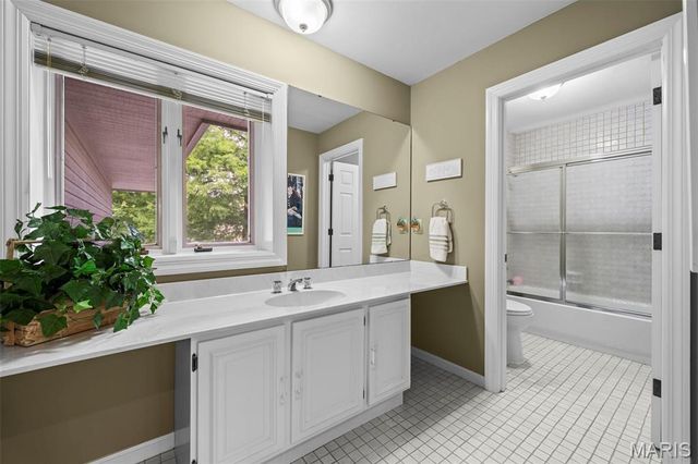149 N Hanley Road, University City, MO 63105