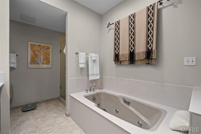 149 N Hanley Road, University City, MO 63105