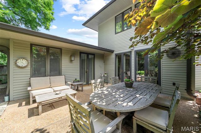 149 N Hanley Road, University City, MO 63105