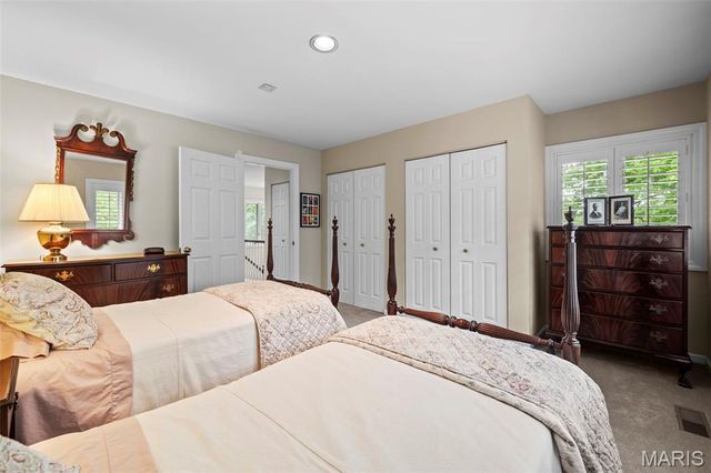 149 N Hanley Road, University City, MO 63105