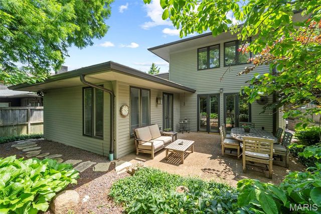 149 N Hanley Road, University City, MO 63105